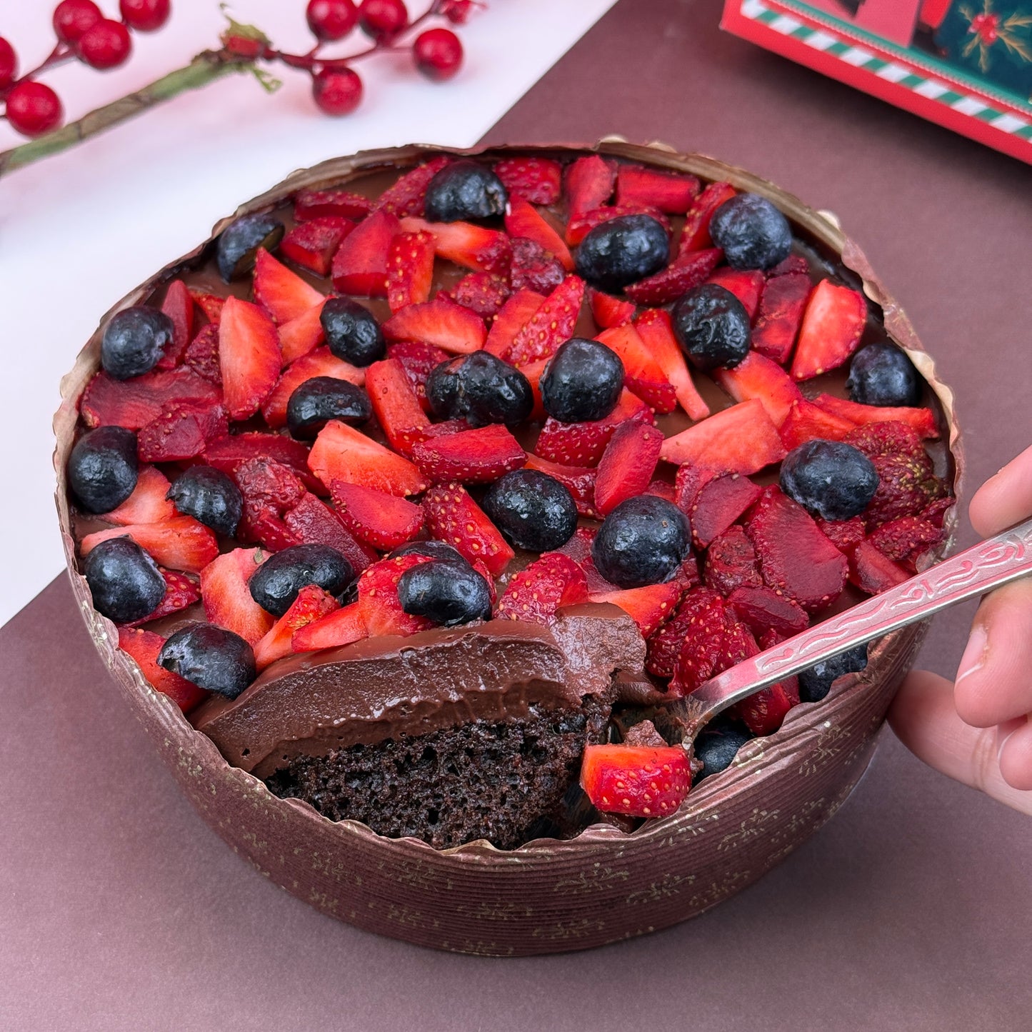 Christmas red wine, chocolate and berries cake