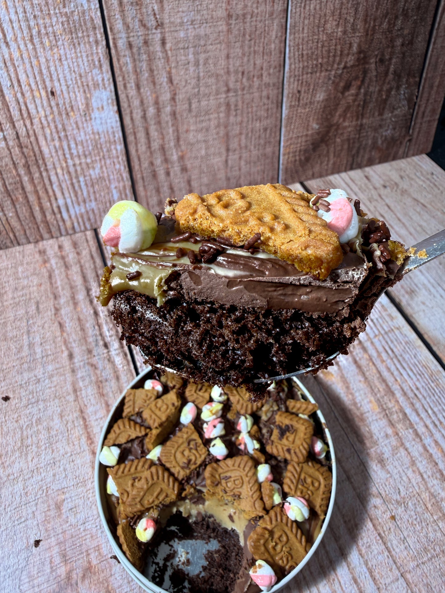 S'more tiffin cake