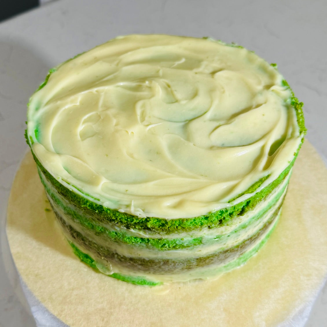 Pandan chiffon and white chocolate cake slice (250 g)