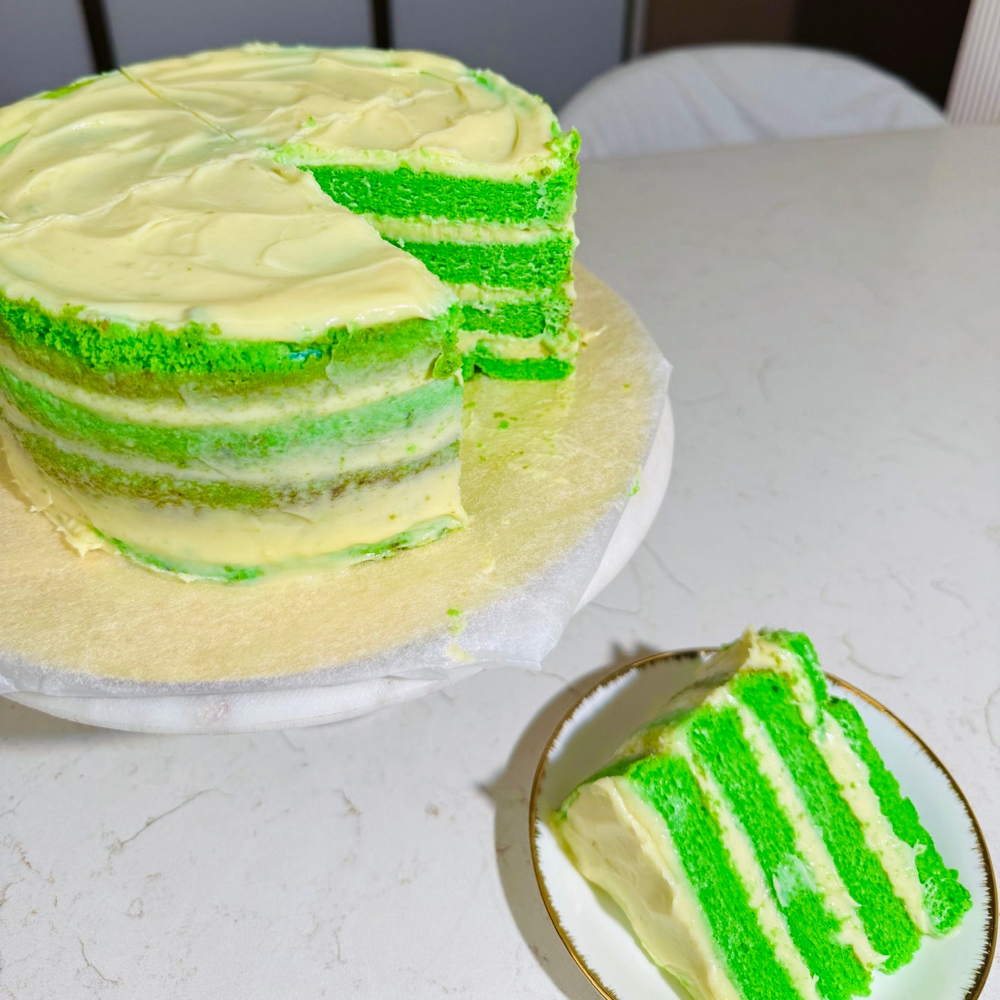 Pandan chiffon and white chocolate cake slice (250 g)